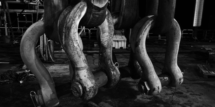 Heavy lift slings are an expensive asset and should be looked after.  When starting a new project or heavy lift, ensure the slings are the same length.  On this occasion the lift was cancelled as the slings were a different length, preventing even weight distribution and a horizontal lift.  In this case the lift exceeded 500t